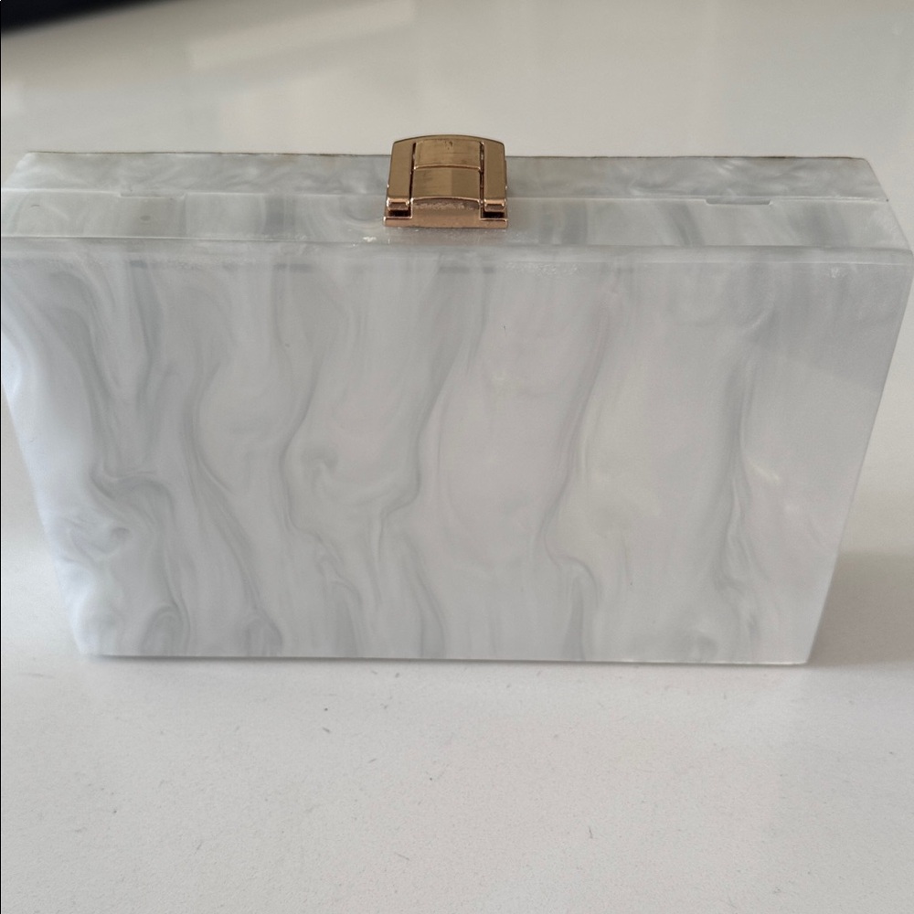 Elegant White and Gold Acrylic Clutch - Picture 3 of 4